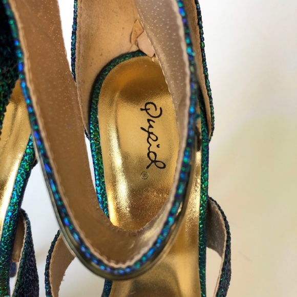Qupid Iridescent Metallic Open Toe Plateform - Picture 6 of 7